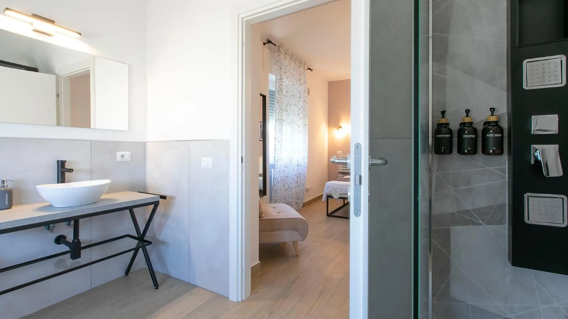 Domina Guest House Fiumicino 0*,  Italia